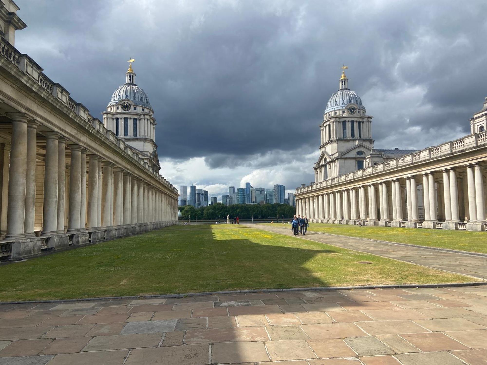 Separate By The Thames * Londres